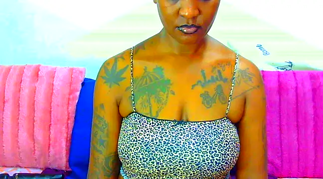 Snapshot of TattoedGoddessxx chatting on March 3, 2025, 5:31 pm TattoedGoddessxx online show from March 3, 2025, 5:31 pm