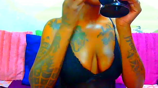 Snapshot of TattoedGoddessxx chatting on March 16, 2025, 8:32 pm TattoedGoddessxx online show from March 16, 2025, 8:32 pm