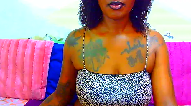 Snapshot of TattoedGoddessxx chatting on March 12, 2025, 10:17 pm TattoedGoddessxx online show from March 12, 2025, 10:17 pm