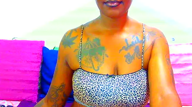 Snapshot of TattoedGoddessxx chatting on March 2, 2025, 2:15 pm TattoedGoddessxx online show from March 2, 2025, 2:15 pm