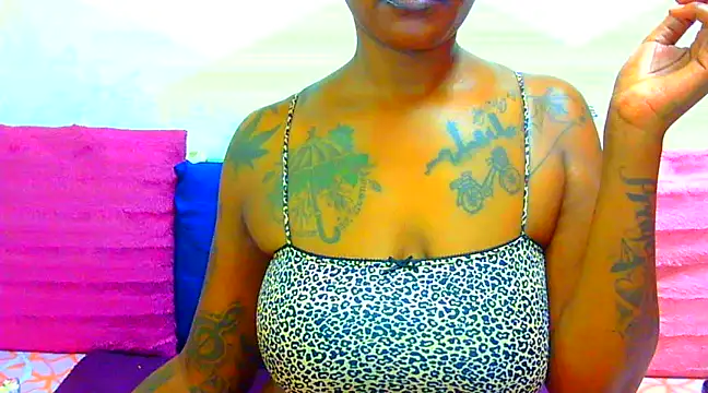 Snapshot of TattoedGoddessxx chatting on March 2, 2025, 5:52 pm TattoedGoddessxx online show from March 2, 2025, 5:52 pm
