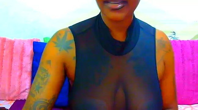 Snapshot of TattoedGoddessxx chatting on March 16, 2025, 5:28 pm TattoedGoddessxx online show from March 16, 2025, 5:28 pm