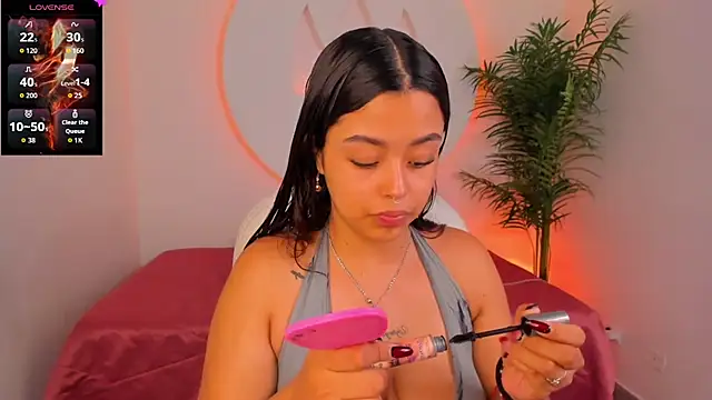 Ariana Pierce online show from December 15, 2025, 12:33 pm