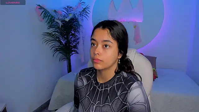 Ariana Pierce online show from November 1, 2025, 12:21 pm