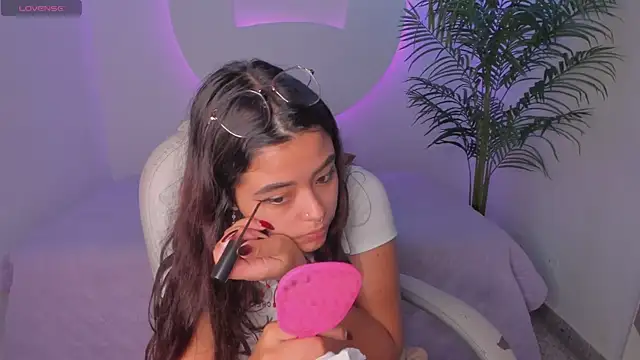 Ariana Pierce online show from November 12, 2025, 12:20 pm