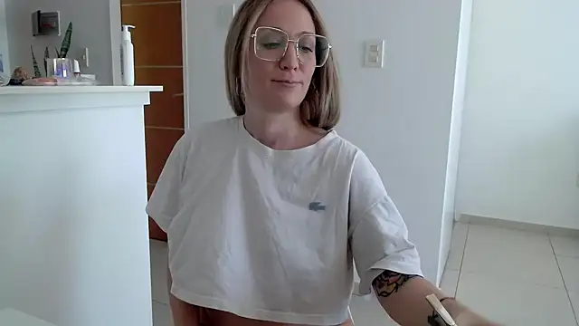 Snapshot of CabledHeredity chatting on November 16, 2025, 6:01 pm CabledHeredity online show from November 16, 2025, 6:01 pm