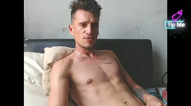 Snapshot of roystonee10 chatting on January 13, 2025, 4:41 pm roystonee10 online show from January 13, 2025, 4:41 pm