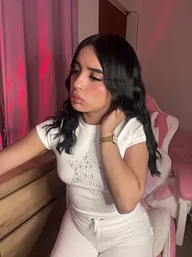 Snapshot of Emily-14 chatting on December 22, 2025, 3:28 am Emily-14 online show from December 22, 2025, 3:28 am