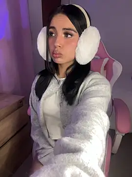 Snapshot of Emily-14 chatting on January 14, 2026, 4:38 am Emily-14 online show from January 14, 2026, 4:38 am