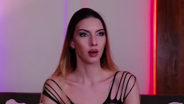 Snapshot of SkylerSpark chatting on November 13, 2025, 9:08 pm SkylerSpark online show from November 13, 2025, 9:08 pm