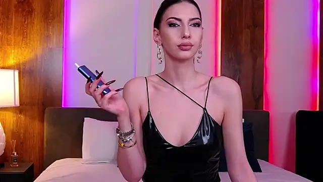 Snapshot of SkylerSpark chatting on November 15, 2025, 8:02 pm SkylerSpark online show from November 15, 2025, 8:02 pm