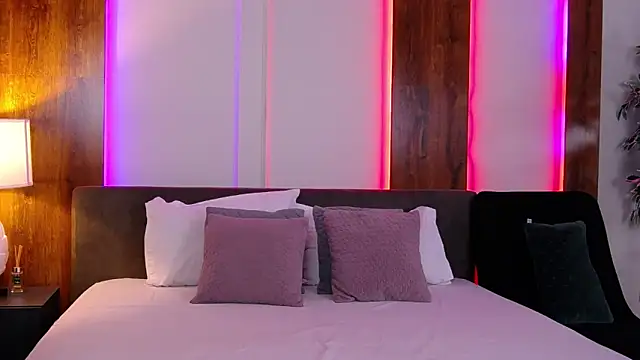 Snapshot of SkylerSpark chatting on November 11, 2025, 10:04 pm SkylerSpark online show from November 11, 2025, 10:04 pm