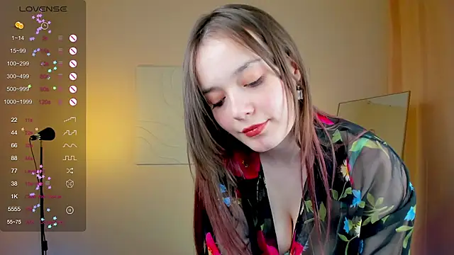 Snapshot of TrishaBerry chatting on February 4, 2025, 1:48 pm TrishaBerry online show from February 4, 2025, 1:48 pm