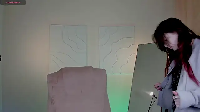 Snapshot of TrishaBerry chatting on January 28, 2025, 5:22 am TrishaBerry online show from January 28, 2025, 5:22 am