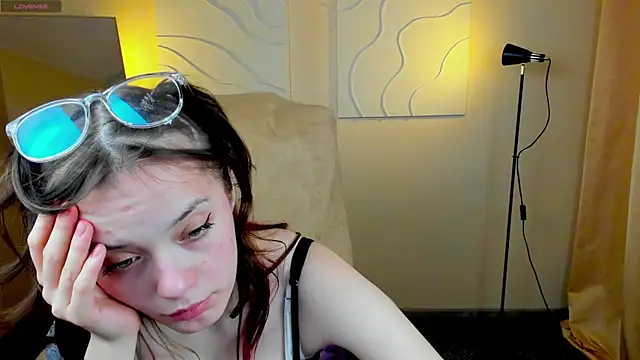 Snapshot of TrishaBerry chatting on January 9, 2025, 8:45 am TrishaBerry online show from January 9, 2025, 8:45 am