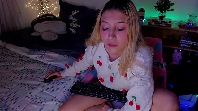 cuteweed420 online show from March 20, 2026, 4:35 am