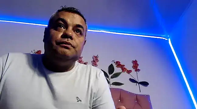 TU BEBE18 online show from December 13, 2024, 4:38 pm