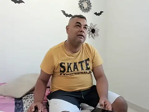 TU BEBE18 online show from January 22, 2025, 5:28 pm