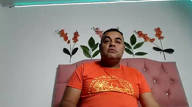 TU BEBE18 online show from December 18, 2024, 4:17 pm