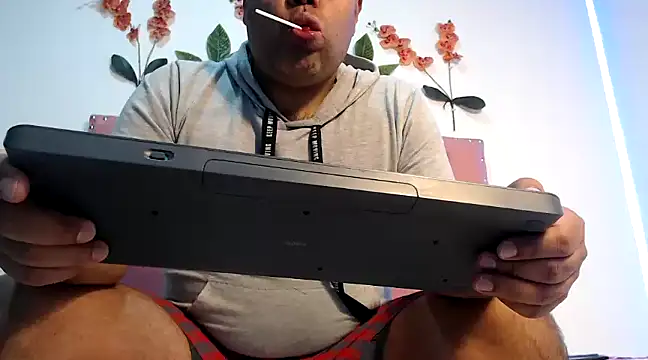 TU BEBE18 online show from December 20, 2024, 6:56 pm