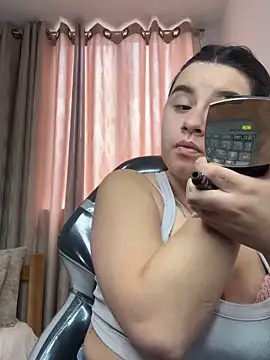 Snapshot of SaraBraun_ chatting on October 7, 2025, 4:52 pm SaraBraun online show from October 7, 2025, 4:52 pm