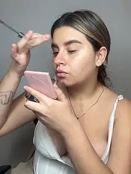 Snapshot of SaraBraun_ chatting on May 28, 2026, 5:30 pm SaraBraun online show from May 28, 2026, 5:30 pm