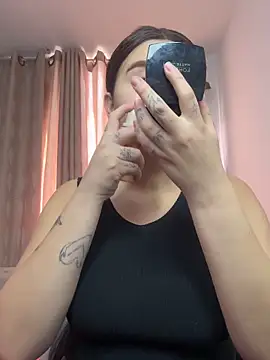 Snapshot of SaraBraun_ chatting on November 18, 2025, 4:43 pm SaraBraun online show from November 18, 2025, 4:43 pm