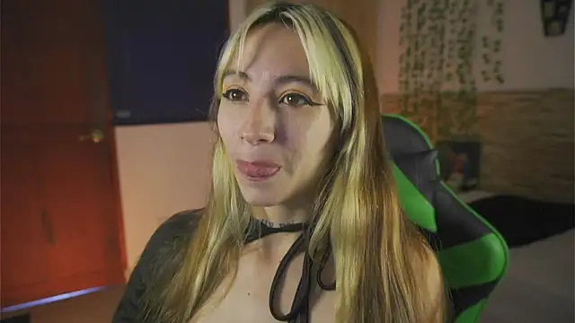 Snapshot of Michell_Wallker chatting on February 17, 2026, 1:52 pm Michell Wallker online show from February 17, 2026, 1:52 pm