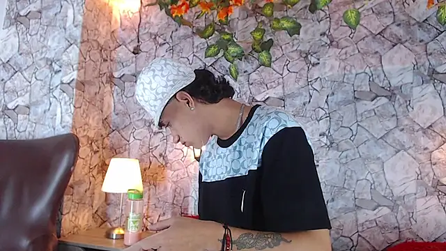 Snapshot of Samuel_Hilton chatting on December 15, 2024, 4:29 am Samuel Hilton online show from December 15, 2024, 4:29 am