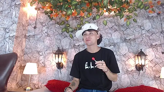 Snapshot of Samuel_Hilton chatting on December 13, 2024, 4:11 am Samuel Hilton online show from December 13, 2024, 4:11 am