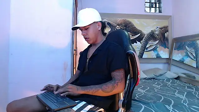 Snapshot of mr_stiven_ chatting on March 23, 2025, 5:21 am mr stiven  online show from March 23, 2025, 5:21 am