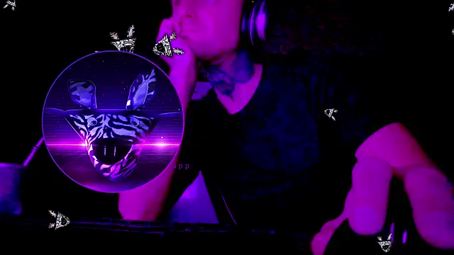 Snapshot of HappyZebra13 chatting on February 12, 2025, 4:00 pm HappyZebra13 online show from February 12, 2025, 4:00 pm