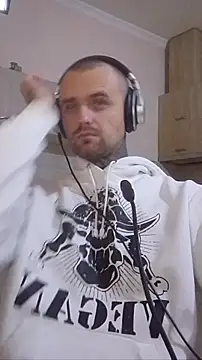 Snapshot of HappyZebra13 chatting on November 17, 2025, 4:05 am HappyZebra13 online show from November 17, 2025, 4:05 am