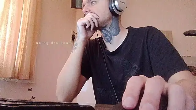 Snapshot of HappyZebra13 chatting on March 7, 2025, 8:34 am HappyZebra13 online show from March 7, 2025, 8:34 am