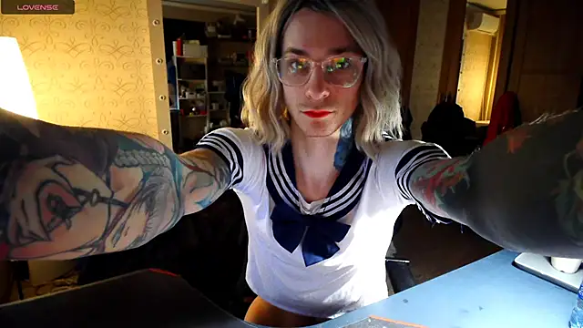 Snapshot of Julia_dolls chatting on December 14, 2025, 10:21 am Julia dolls online show from December 14, 2025, 10:21 am