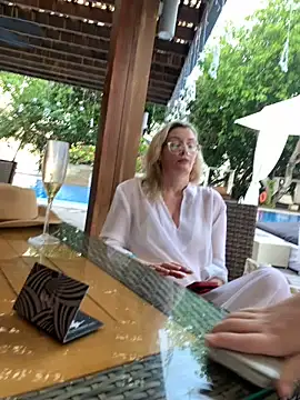 Snapshot of Englishhotwife4u chatting on December 30, 2024, 12:31 pm Englishhotwife4u online show from December 30, 2024, 12:31 pm