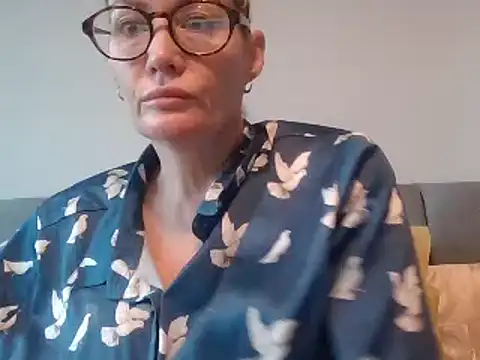 Snapshot of Englishhotwife4u chatting on December 22, 2024, 8:49 am Englishhotwife4u online show from December 22, 2024, 8:49 am