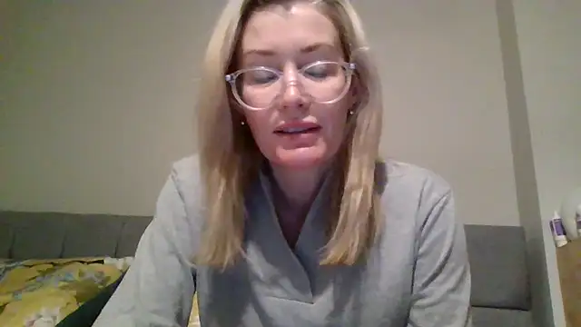 Snapshot of Englishhotwife4u chatting on December 28, 2024, 9:09 am Englishhotwife4u online show from December 28, 2024, 9:09 am