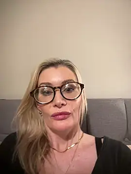 Snapshot of Englishhotwife4u chatting on December 13, 2024, 5:21 pm Englishhotwife4u online show from December 13, 2024, 5:21 pm