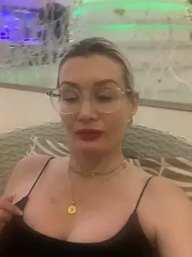 Snapshot of Englishhotwife4u chatting on January 1, 2025, 6:16 pm Englishhotwife4u online show from January 1, 2025, 6:16 pm