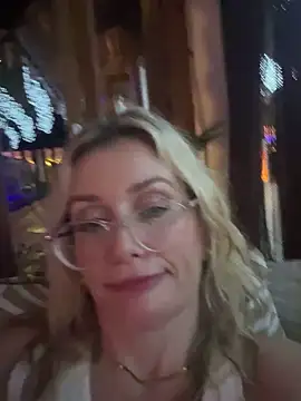 Snapshot of Englishhotwife4u chatting on January 3, 2025, 5:42 pm Englishhotwife4u online show from January 3, 2025, 5:42 pm