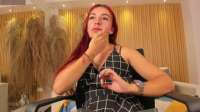 ZoeeMansson online show from March 12, 2025, 7:25 pm