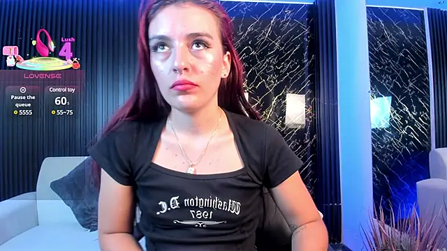 ZoeeMansson online show from March 19, 2025, 7:38 pm