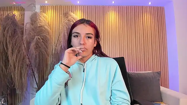 ZoeeMansson online show from March 14, 2025, 8:06 pm