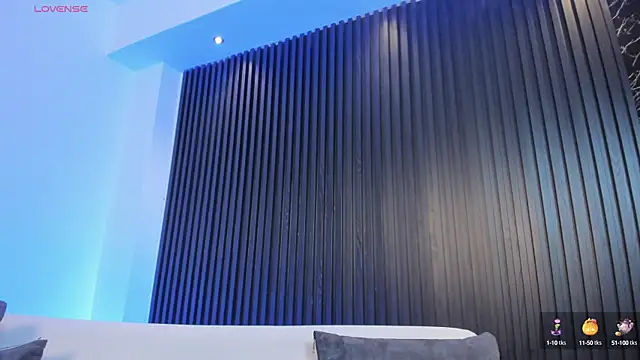 ZoeeMansson online show from February 18, 2025, 10:25 pm