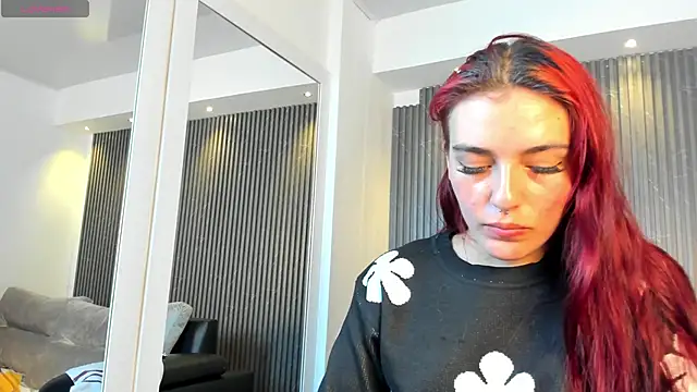 ZoeeMansson online show from March 17, 2025, 8:40 pm