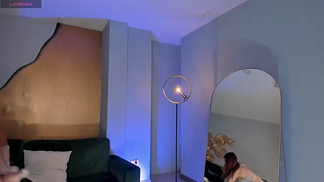 MiaFarrell  online show from November 25, 2025, 6:08 pm