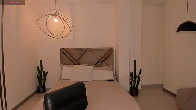 BellaCarteer  online show from April 10, 2026, 8:27 pm