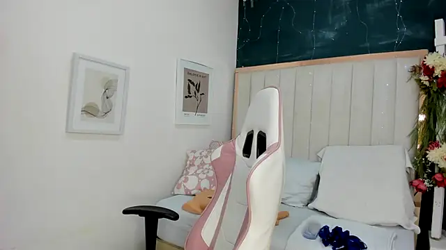 Snapshot of africa_holmes chatting on October 2, 2025, 1:42 am africa holmes online show from October 2, 2025, 1:42 am