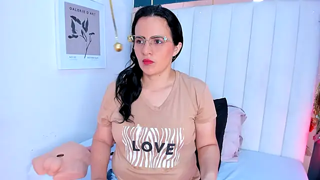 africa holmes online show from February 4, 2026, 2:17 am